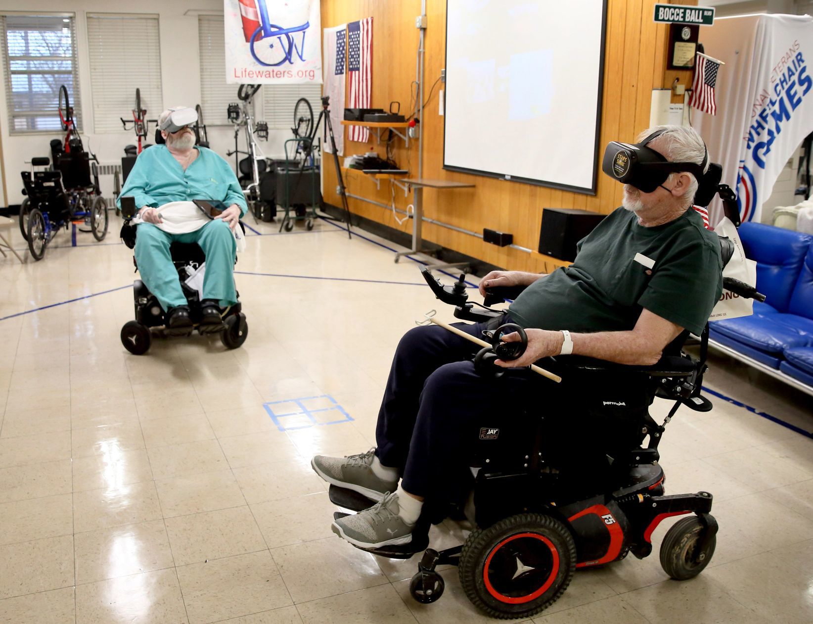 Veterans with spinal cord injuries use virtual reality at St. Louis VA